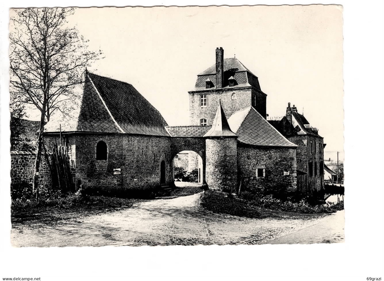 Environs De Mariembourg Roly Panorama ( Philippeville ) Edition Différente Avec Tas De Bois à Droite De L'arbre - Philippeville