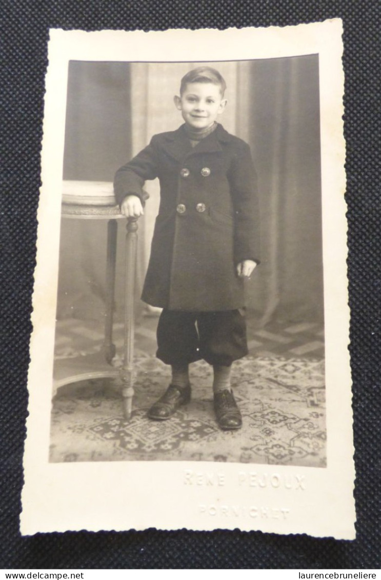 44 -  PORNICHET  - ENFANT EN TENUE DU DIMANCHE  1930 - PHOTOGRAPHE RENE PEJOUX - Plaatsen