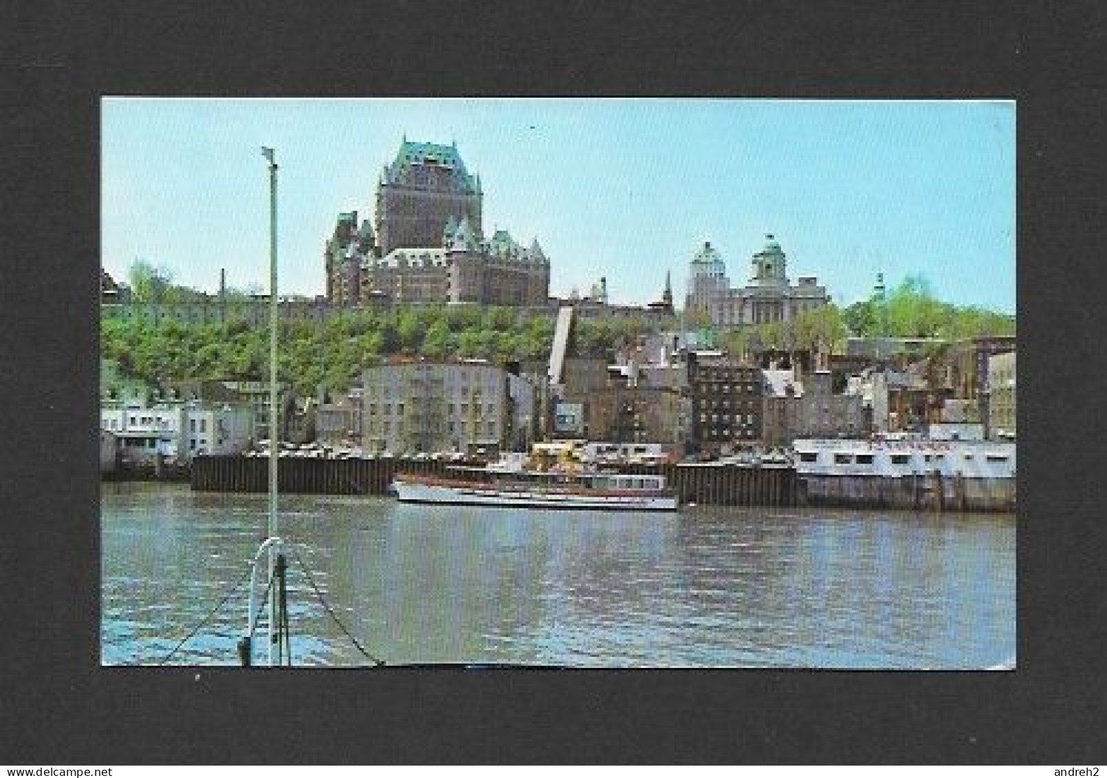 QUÉBEC VILLE DE QUÉBEC C.P.A. Le Château Frontenac Vu Du Traversier On Peux Voir Le Restaurant Riviera Photo Laval Couët - Québec - La Cité