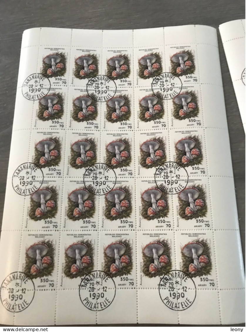 6  FEUILLETS   De 25 TIMBRES Chacun  De LA REPUBLIQUE De MADAGASCAR   " CHAMPIGNONS  " - OBLITERES - Vrac (max 999 Timbres)