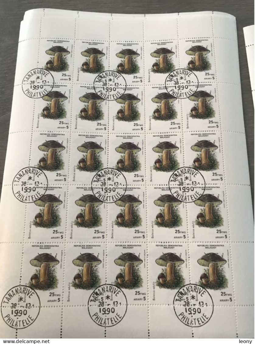 6  FEUILLETS   De 25 TIMBRES Chacun  De LA REPUBLIQUE De MADAGASCAR   " CHAMPIGNONS  " - OBLITERES - Vrac (max 999 Timbres)