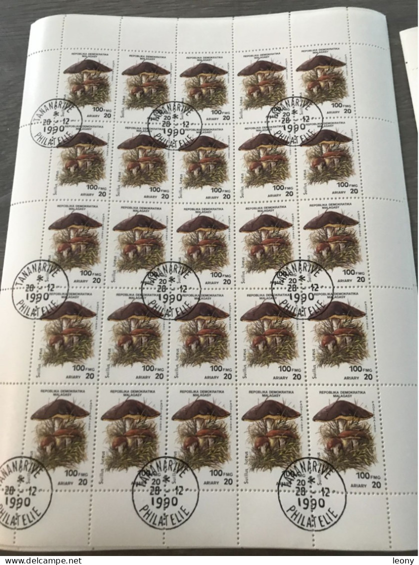 6  FEUILLETS   De 25 TIMBRES Chacun  De LA REPUBLIQUE De MADAGASCAR   " CHAMPIGNONS  " - OBLITERES - Vrac (max 999 Timbres)