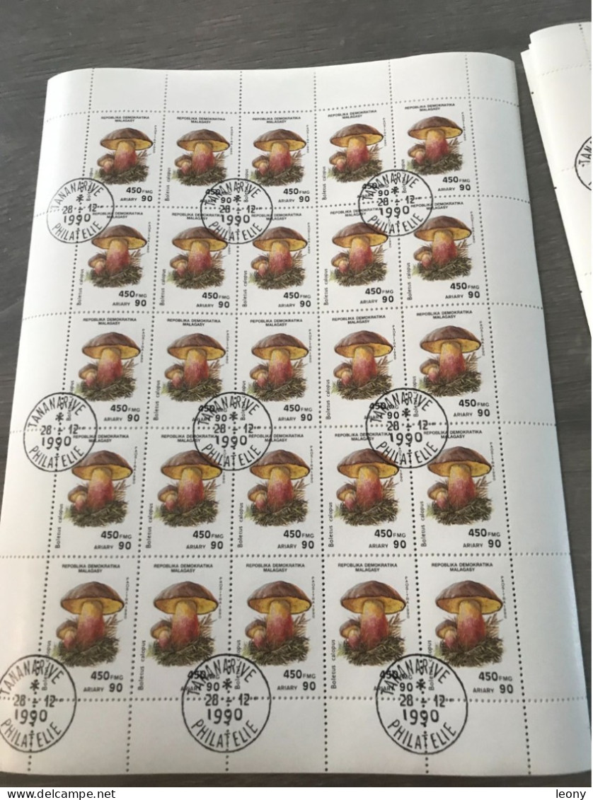 6  FEUILLETS   De 25 TIMBRES Chacun  De LA REPUBLIQUE De MADAGASCAR   " CHAMPIGNONS  " - OBLITERES - Vrac (max 999 Timbres)