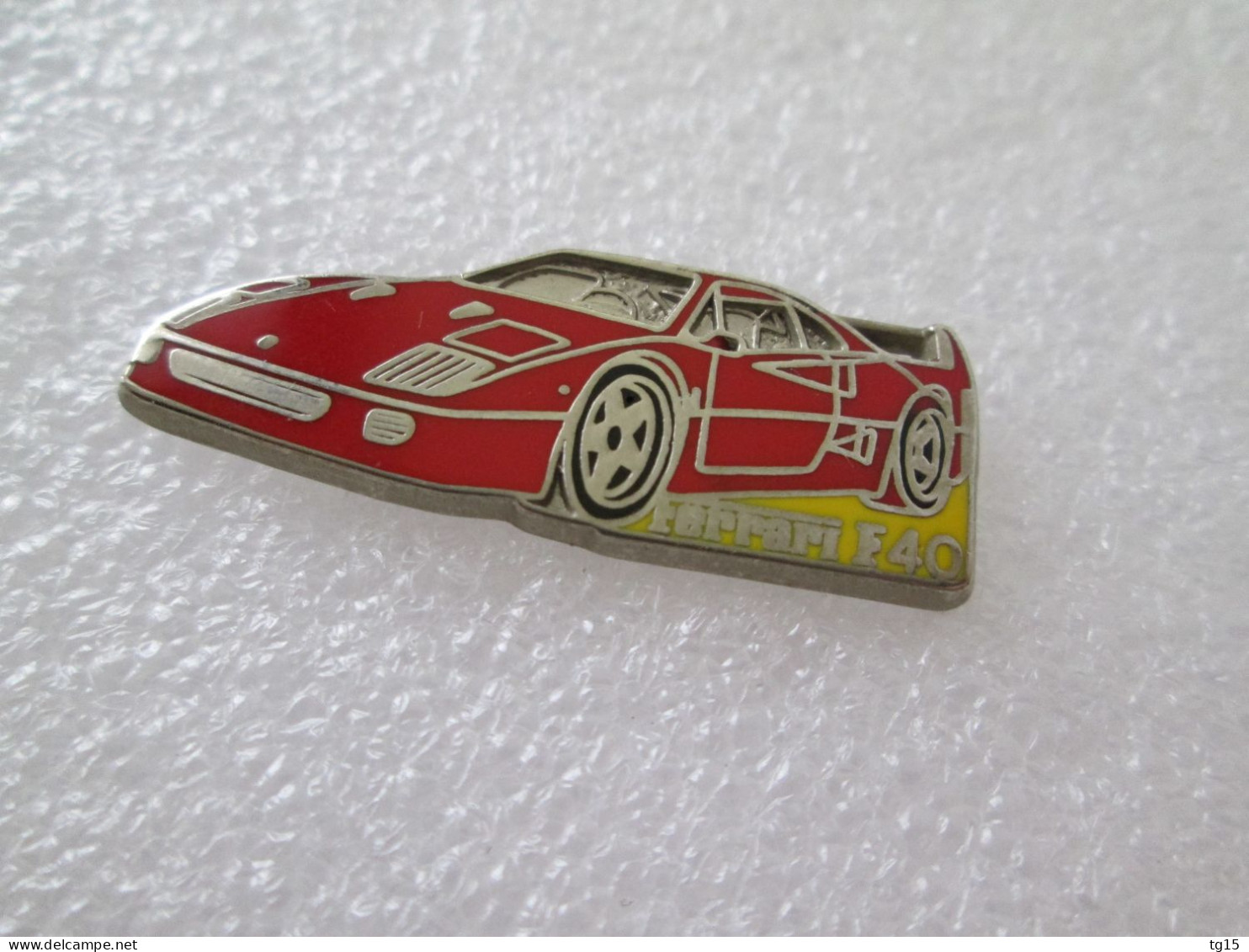 PIN'S    FERRARI  F  40  Zamak - Ferrari