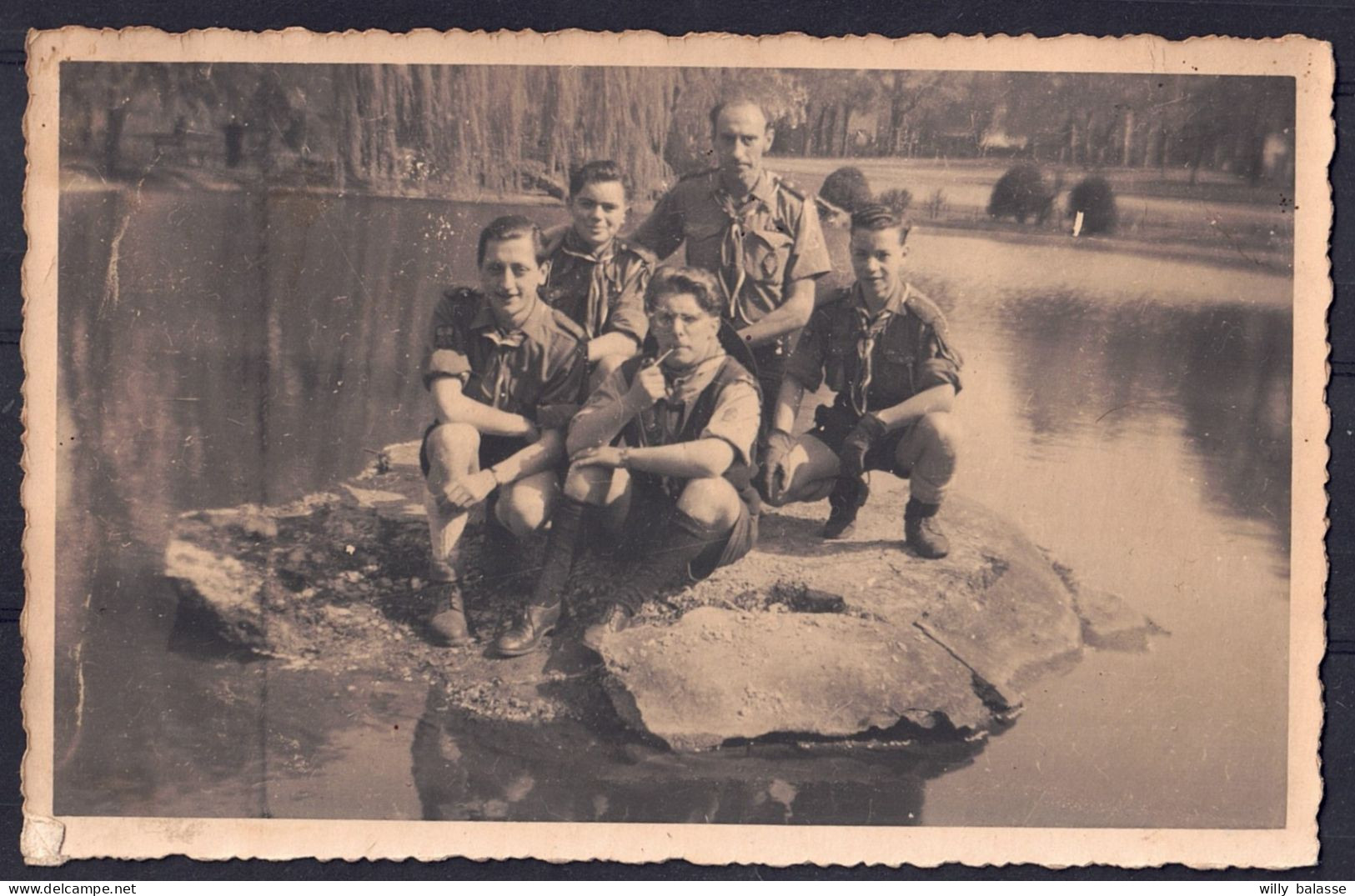 +++ Photo Carte - "Souvenir De Notre Passage à PERUWELZ " - 1947 - Scouts  // - Péruwelz