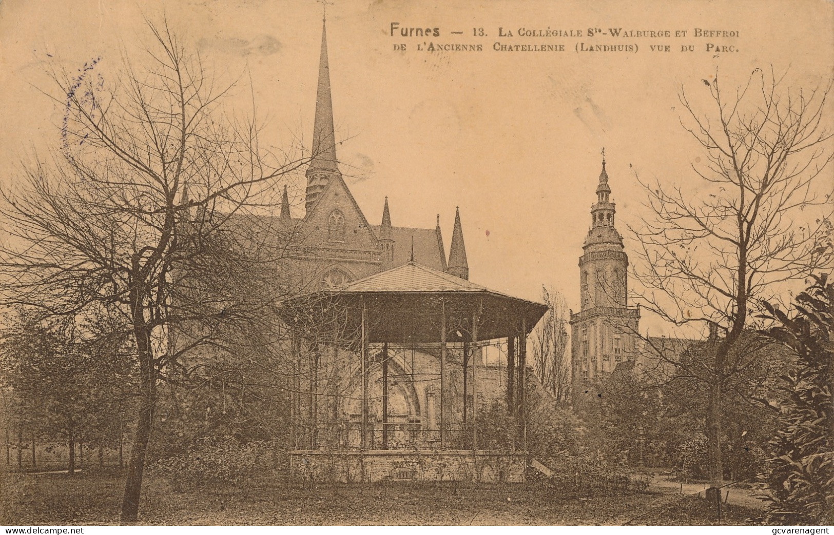 VEURNE  LA COLLEGIALE STE WALBURGE ET BEFFROI DE L'ANCIENNE CHATELEINE  VUE DU PARC     2 SCANS - Veurne