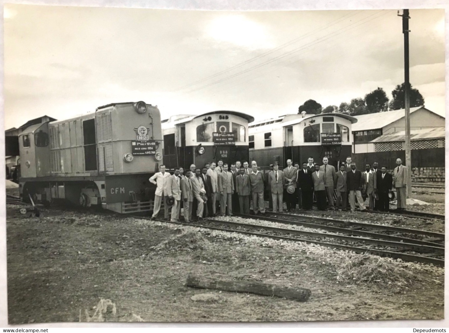 Photo Ancienne - Snapshot - Train - Locomotive - Gare - Ferroviaire CFM - MADAGASCAR - Voyage - Transport - Vers 1950 - Trains