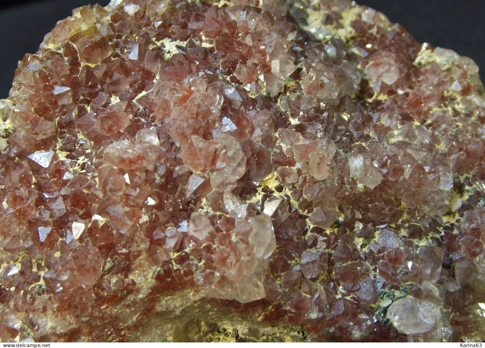 Quartz (Var: Eisenkiesel)  On Fluorite ( 6.5 X 4 X 3 Cm ) Wölsendorf -  Bavaria - Germany - Minéraux