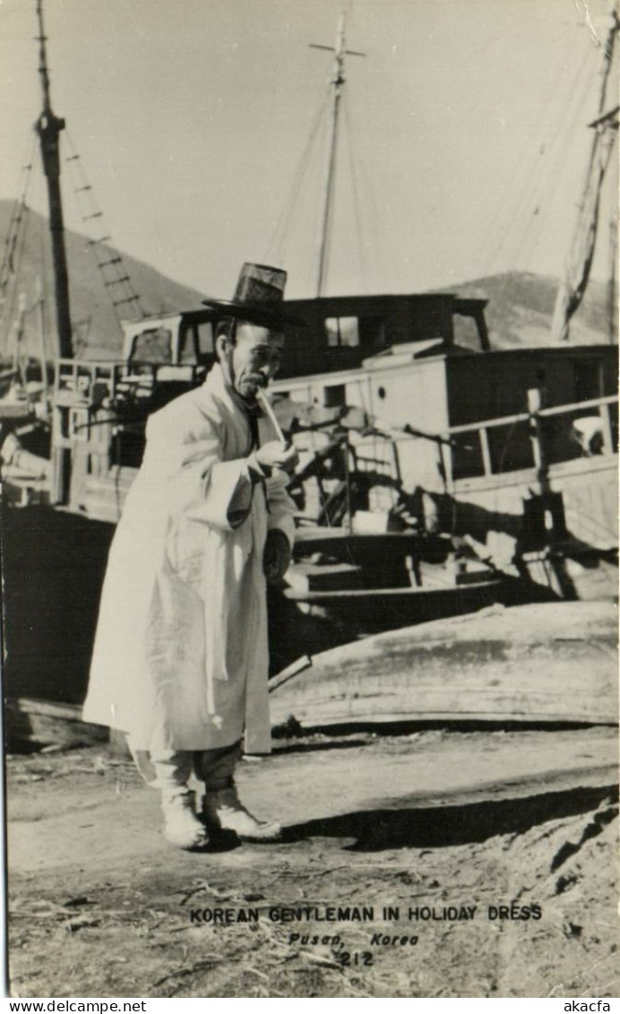 PC CPA KOREA, PUSAN, GENTLEMAN IN HOLYDAY DRESS, REAL PHOTO Postcard (b3188) - Corée Du Sud