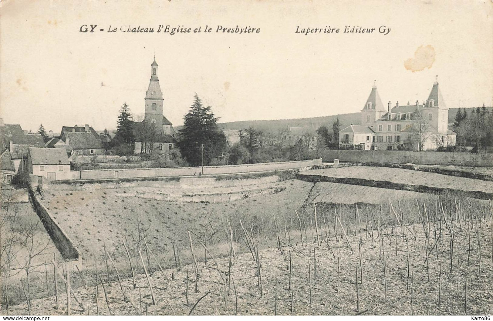 Gy * Le Château , L'église Et Le Presbytère Du Village - Gy