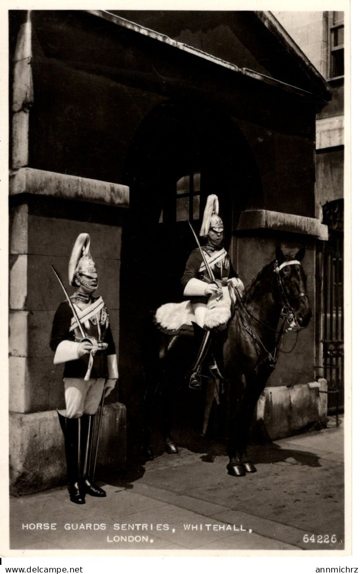 LONDON HORSE GUARDS SENTRIES - Whitehall