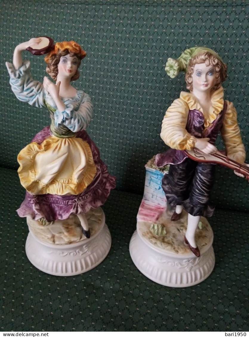 Bellissima Coppia Di Statue " Musicisti In Ceramica Policroma " - Zonder Classificatie