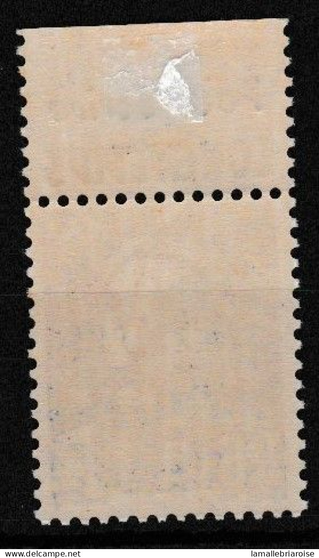 Timbre Avec Bande Publicitaire Y&T N° 886*, Neuf Avec Trace De Charnière Sur La Bande - Unused Stamps