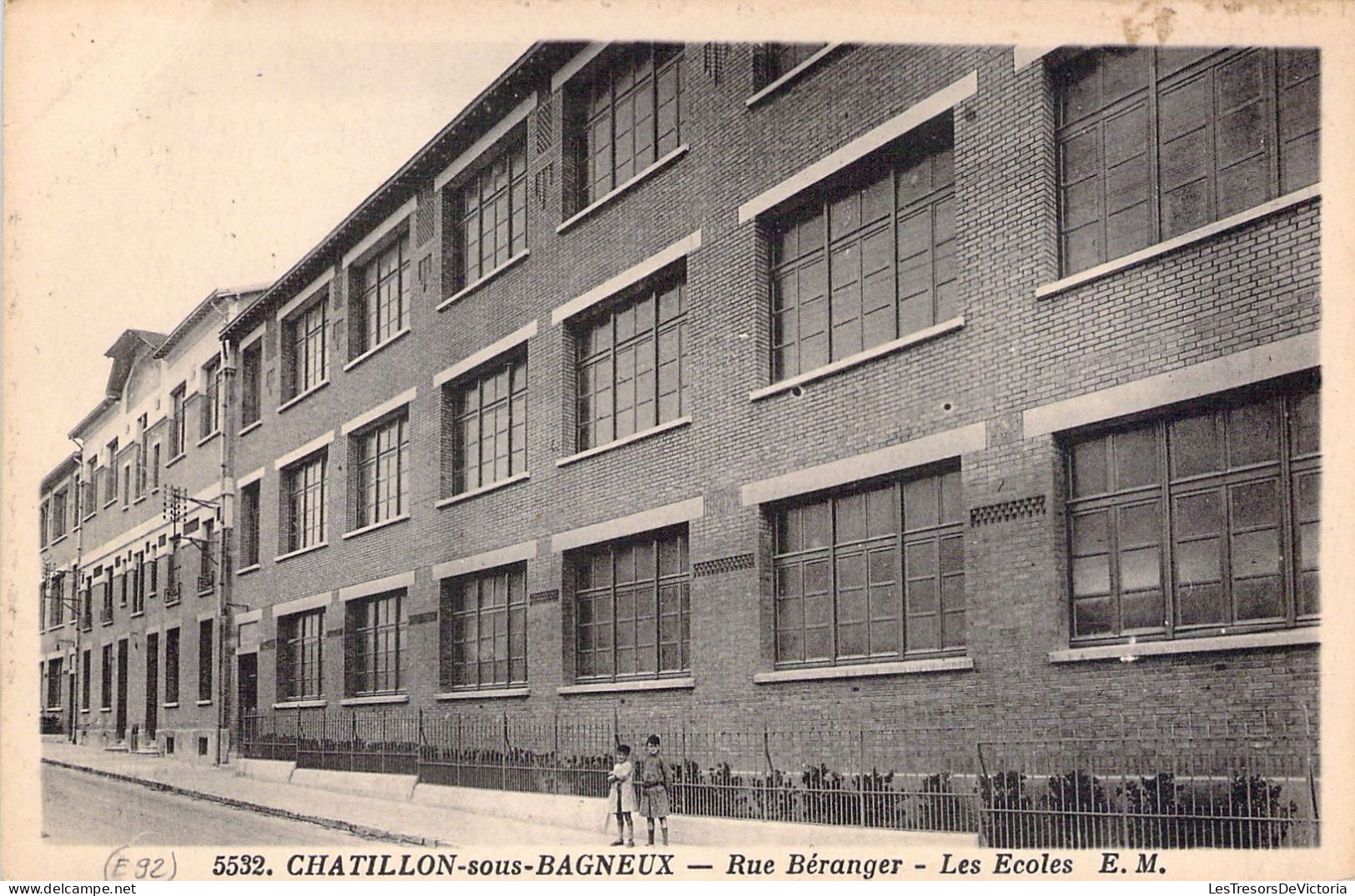 FRANCE - 92 - CHATILLON SUR BAGNEUX - Rue Béranger - Les Ecoles - E M - Carte Postale Ancienne - Châtillon