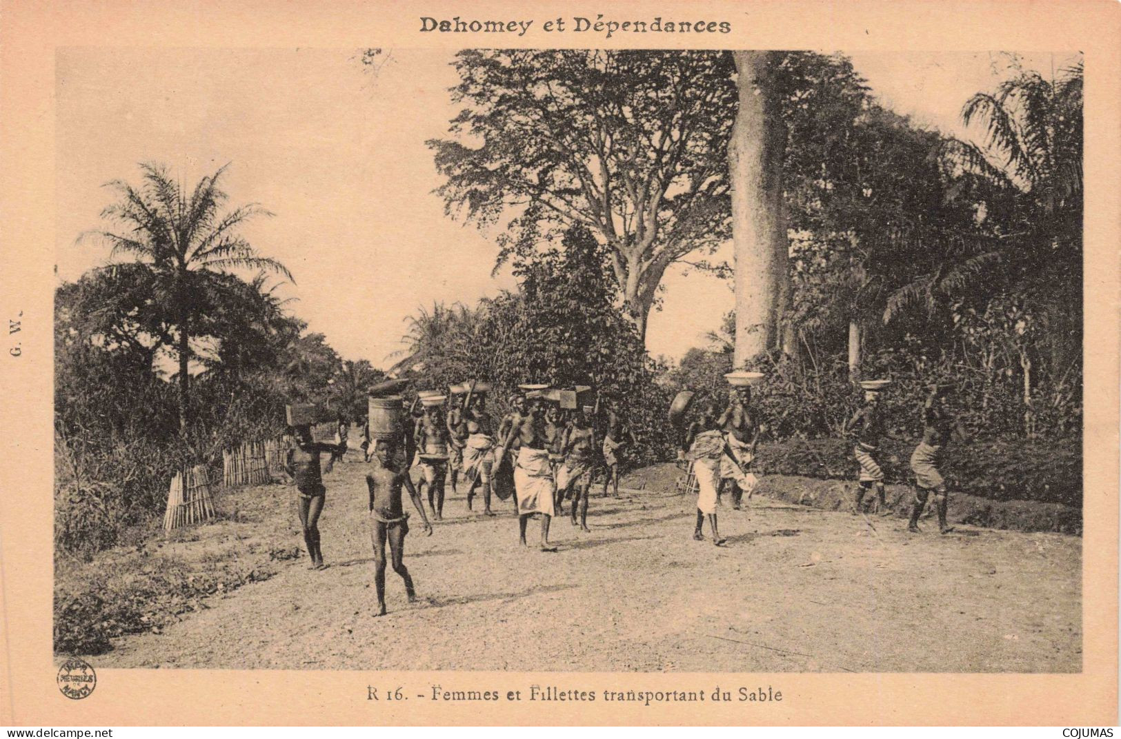 DAHOMEY - S13903 - Femmes Et Fillettes Transportant Du Sable - Seins Nus - L23 - Dahome