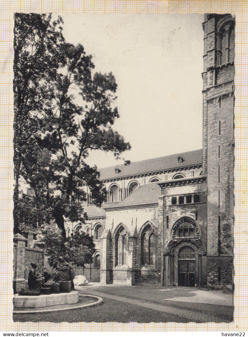 23D249 TOURNAI, Vieux Marché Aux Poteries  Cathédrale - Doornik