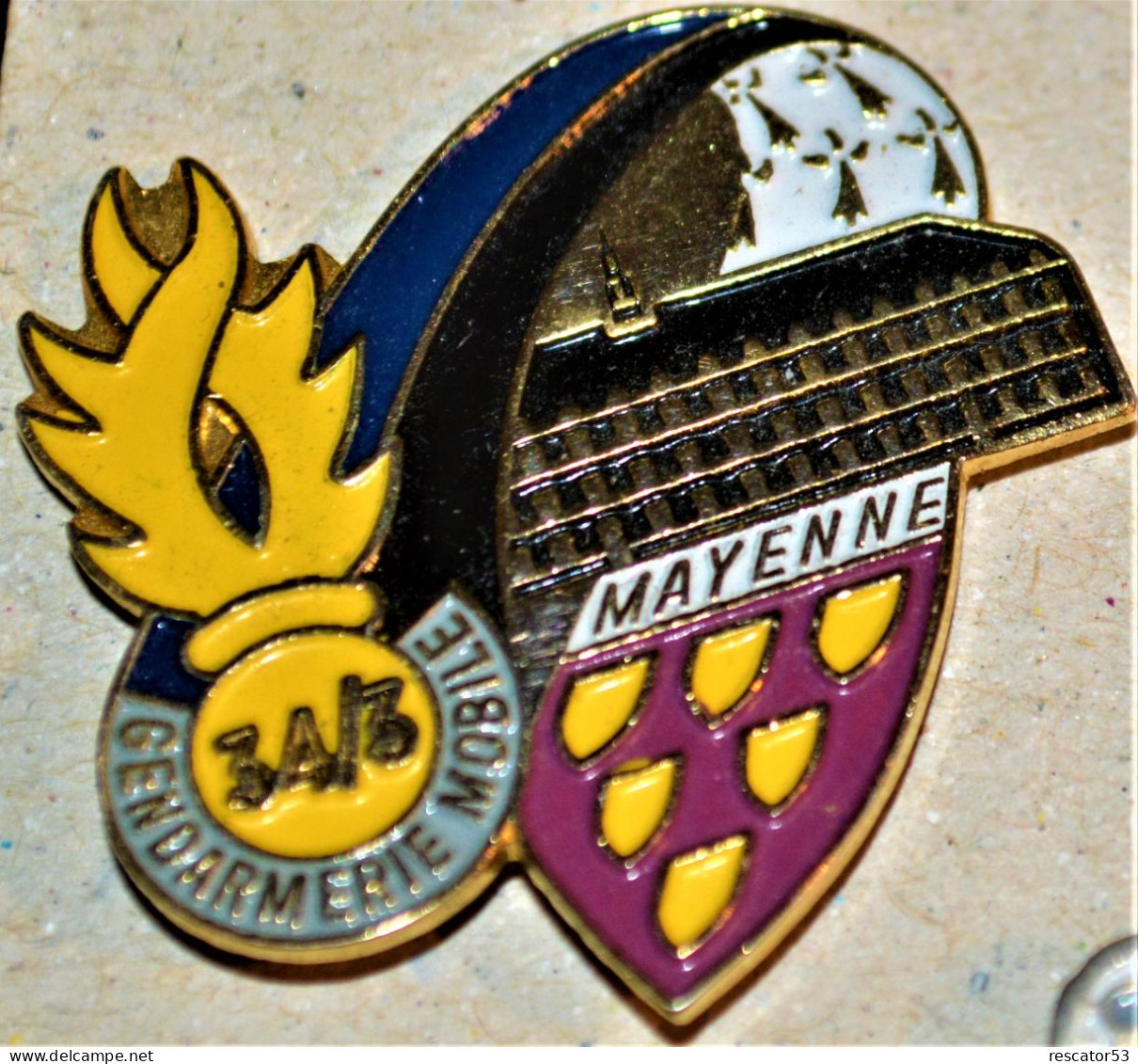 Pin's Gendarmerie Mobile 34/3 De Mayenne - Policia