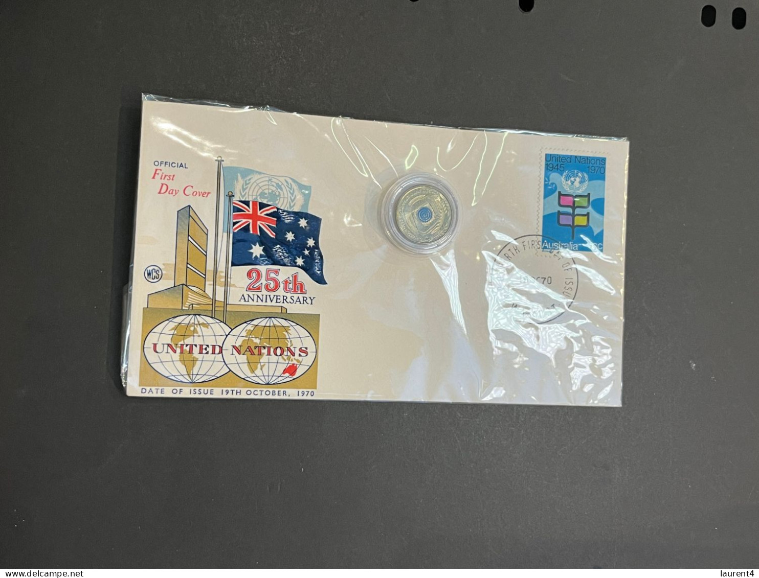 (1 Q 44) Australia United Nations 25th Anni. FDC Cover + $ 2.00 Colored UN Peace Keeping Coin (military) - 2 Dollars