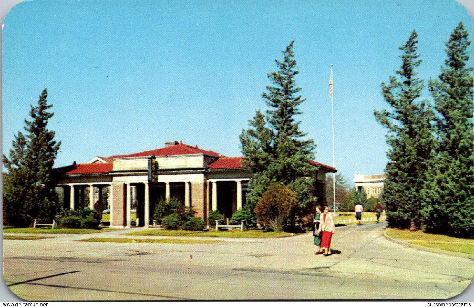 Mississippi Hattiesburg The Memorial Station At Campus Entrance Mississippi Southern College - Hattiesburg