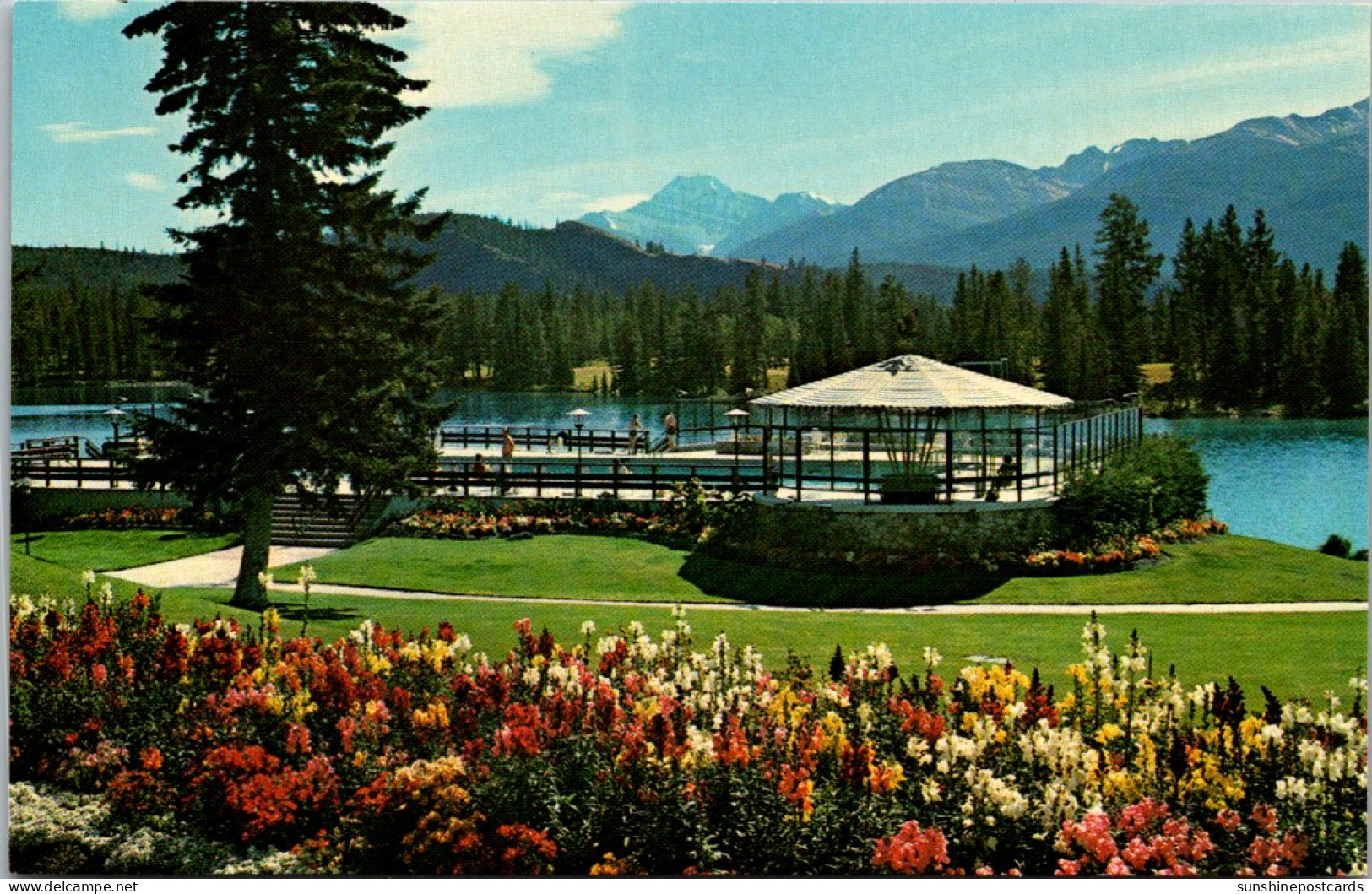 Canada Jasper Park Lodge View Across Gardens And Lawns - Jasper