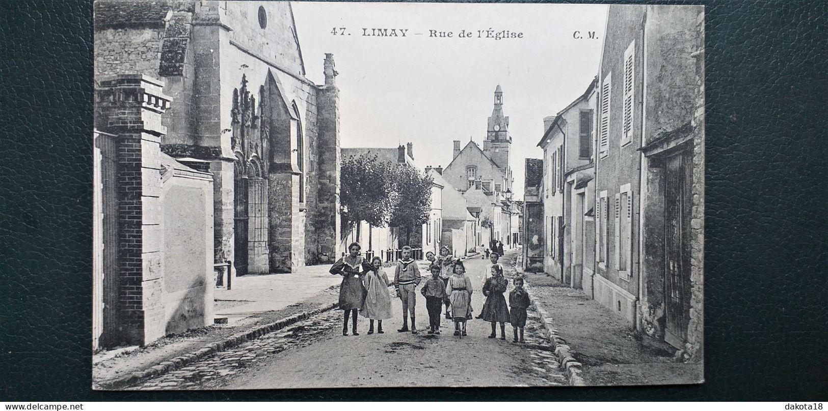 78 , Limay , La Rue De L'église Et Les Jeunes Du Pays En 1910 - Limay