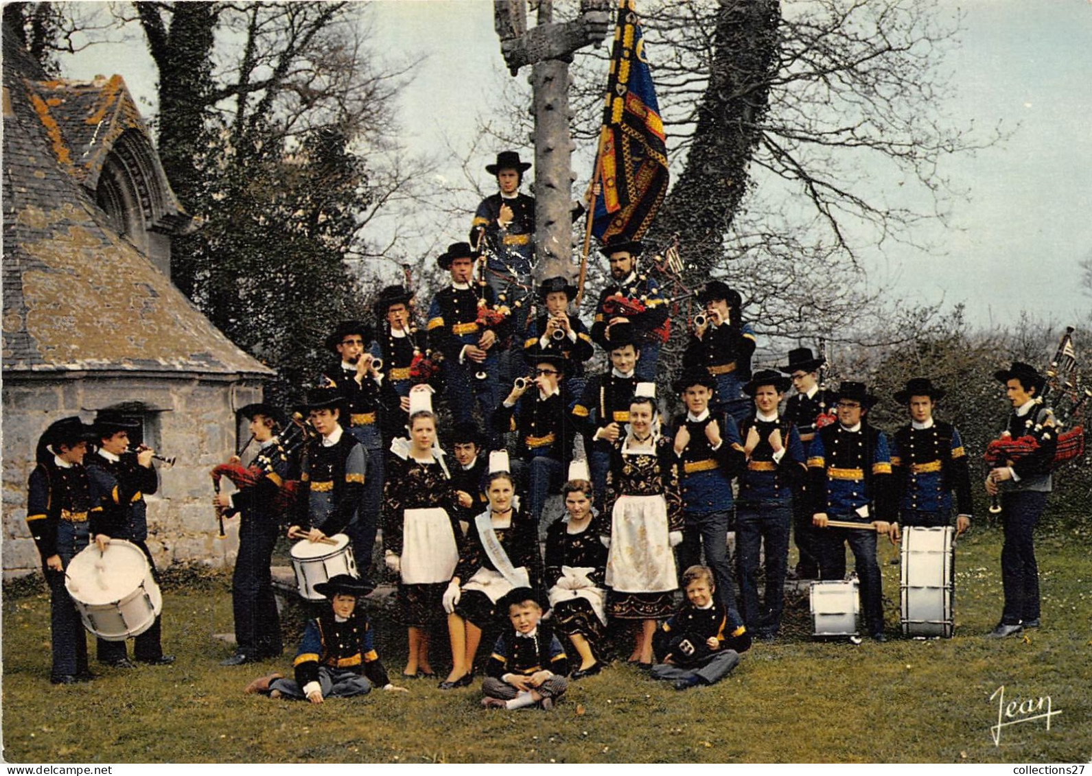 29-PLOMODIERN-EN-PORZAY- LE GROUPE FOLKLORIQUE  EASTIGED AR MENE CREE EN 1959 - Plomodiern