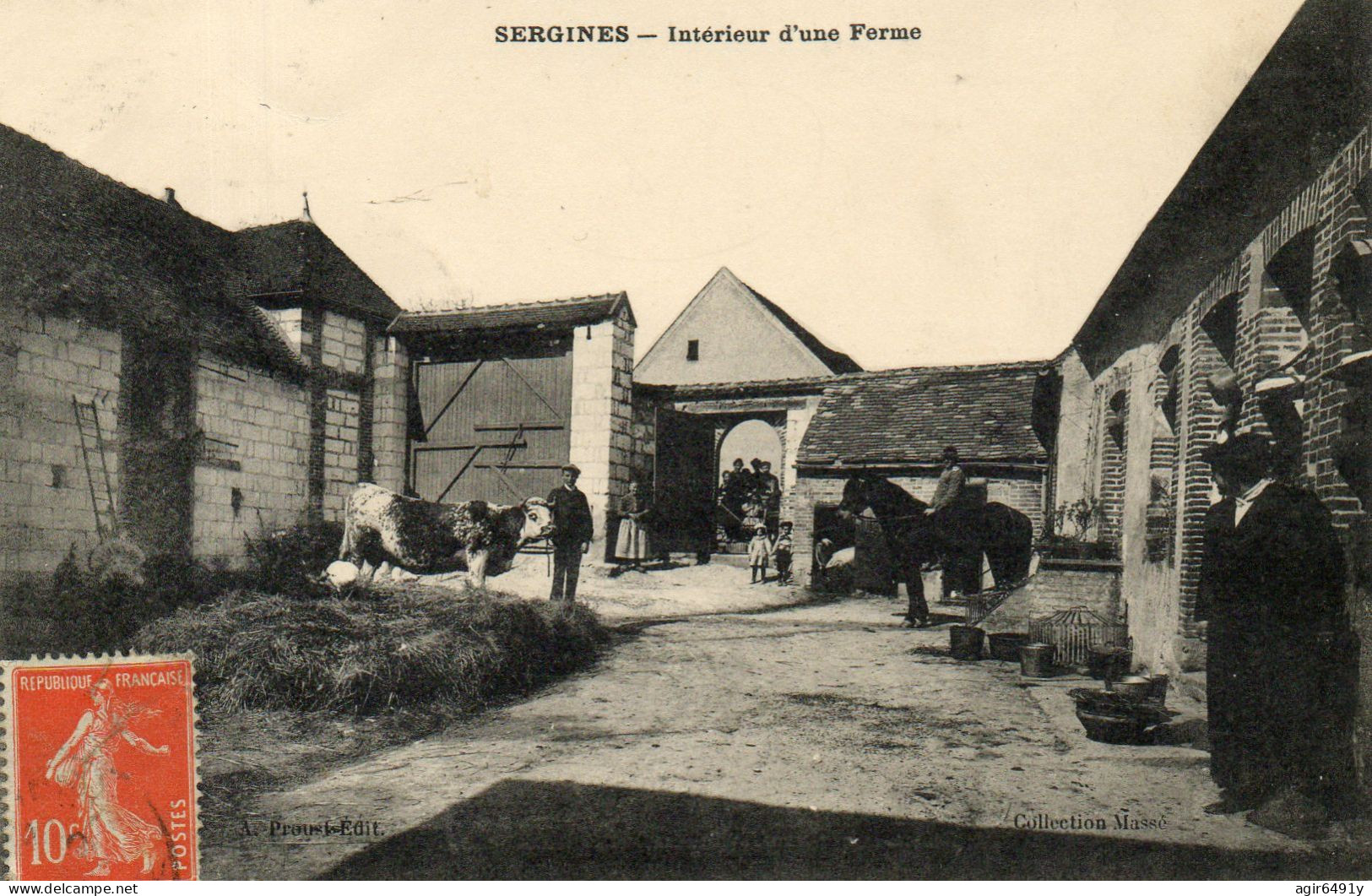 - SERGINES (89) - L'intérieur D'une Ferme  (bien Animée)  -25316- - Sergines