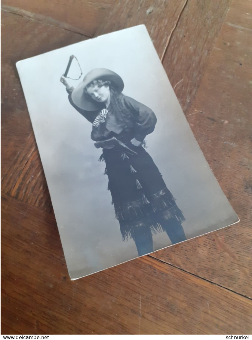 FRAU In DEUTSCHLAND DAZUMAL - 1917 - FASNACHT - COWGIRL - WILD WEST - JUNGE DAME Mit PEITSCHE Und REVOLVER - KOSTUEM - Unclassified