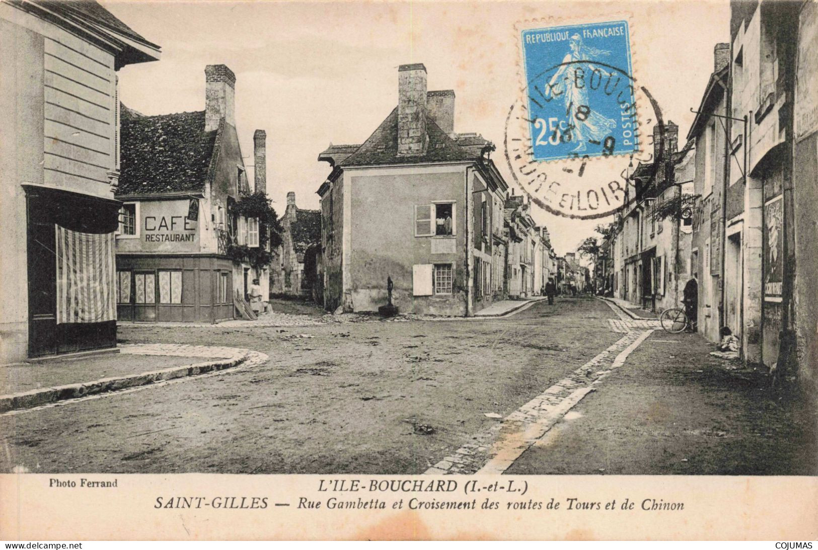 37 - L ILE BOUCHARD - S13953 - Saint Gilles - Rue Gambetta Et Croisement Des Routes De Tours Et De Chinon - Café - L23 - L'Île-Bouchard