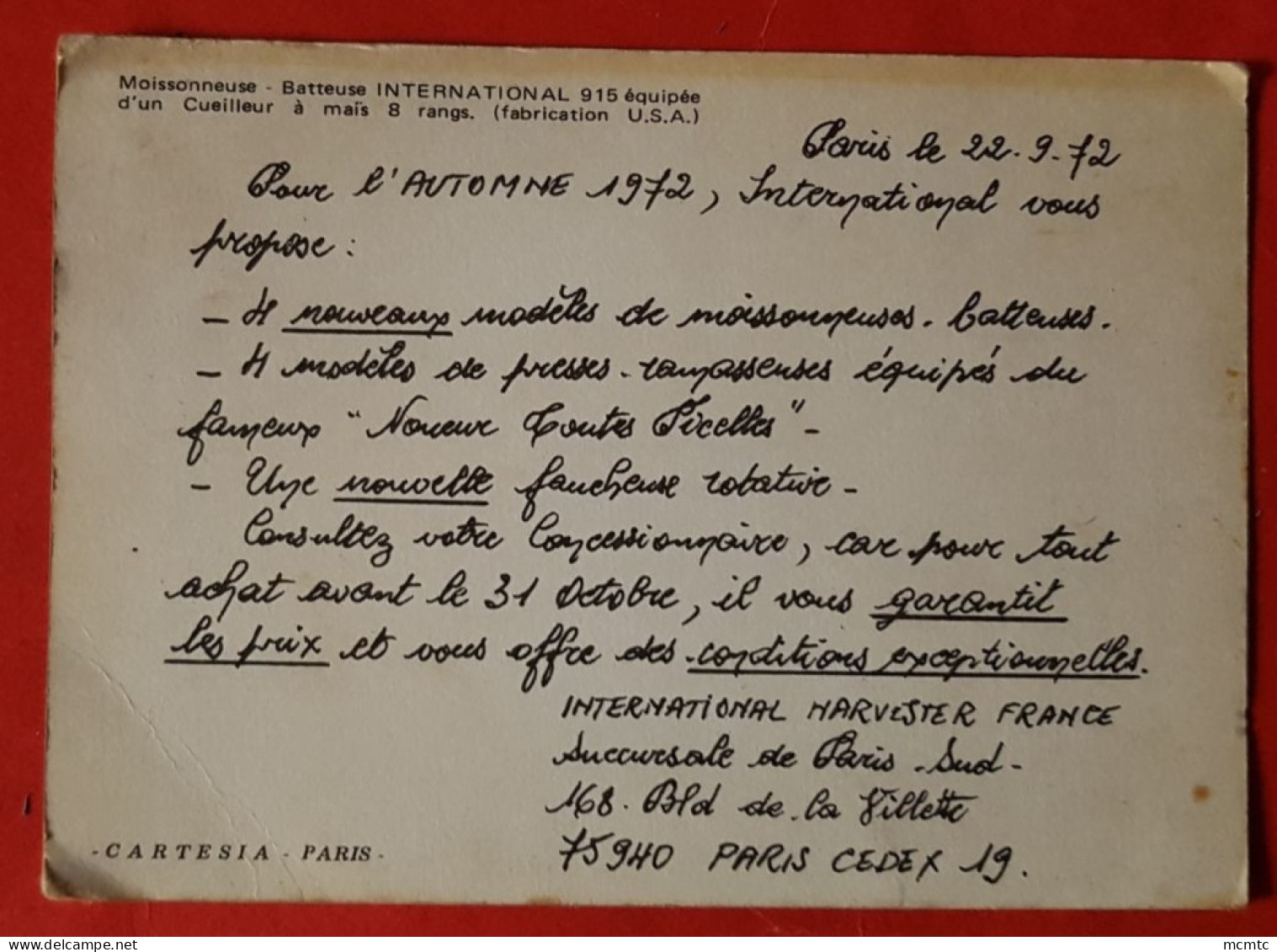 CPM Abîmée - Moissonneuse Batteuse- Batteuse International 915 équipée D'un Cueilleur à Maïs 8 Rangs - Fabrication U.S.A - Other & Unclassified