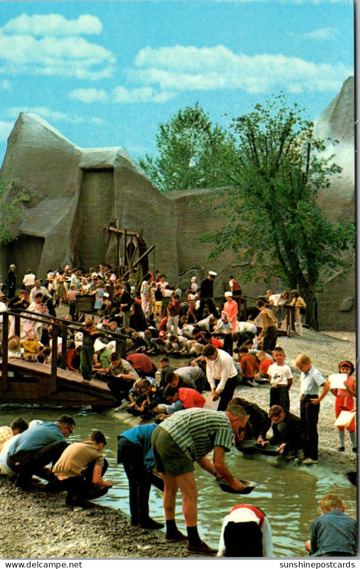 Canada Edmonton Exhibition Grounds The Chilkoot Mine Panning For Gold - Edmonton