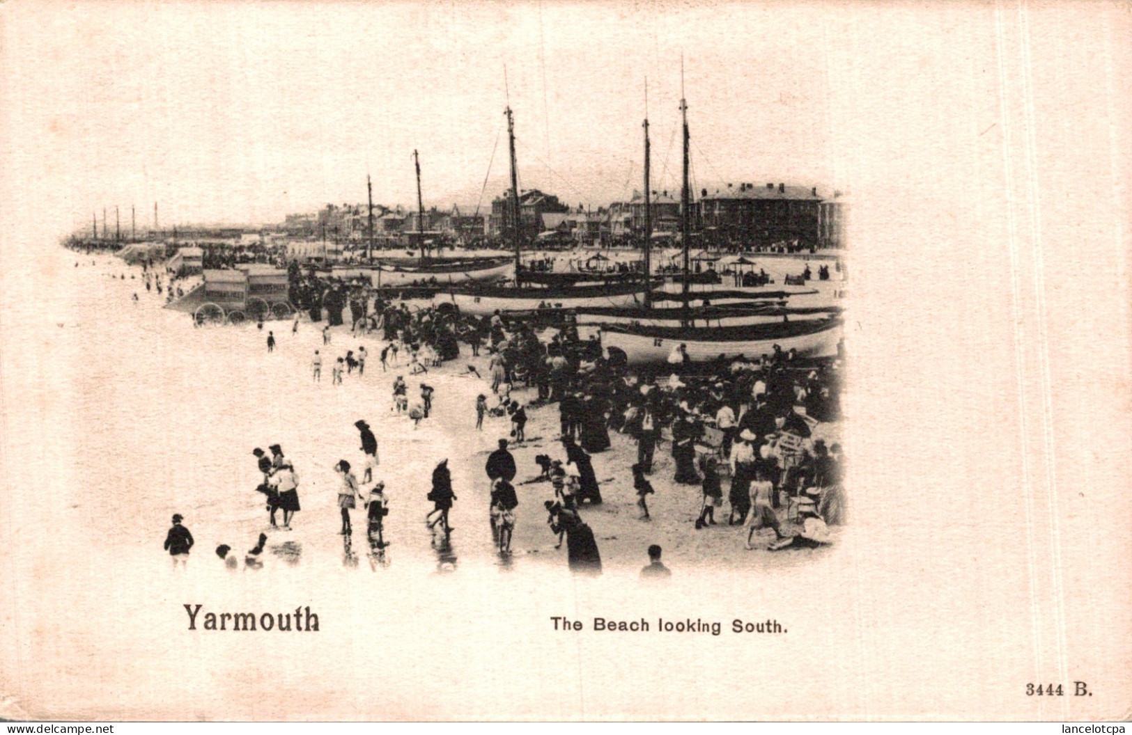 YARMOUTH / THE BEACH LOOKING SOUTH - Great Yarmouth