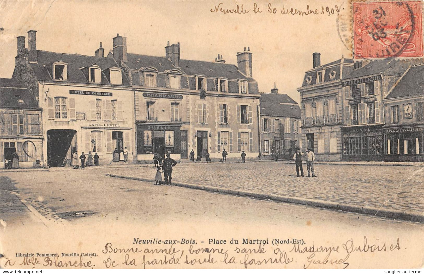 CPA 45 NEUVILLE AUX BOIS PLACE DU MARTROI NORD EST - Andere & Zonder Classificatie