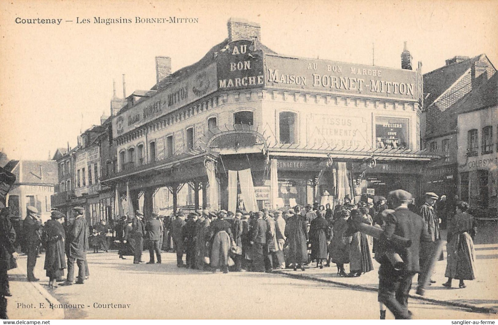 CPA 45 COURTENAY LES MAGASINS BORNET MITTON - Other & Unclassified