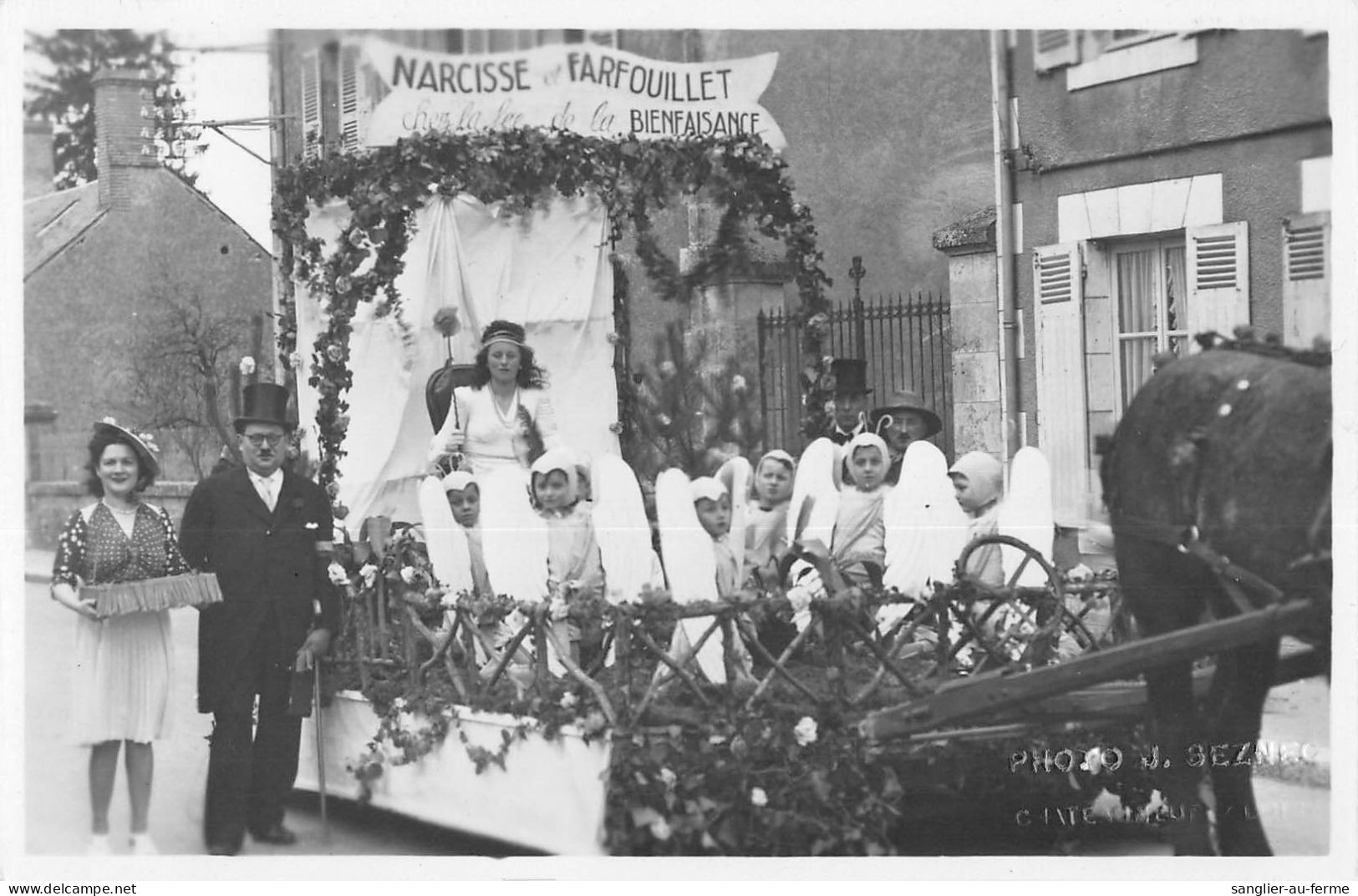 CPA 45 CHATEAUNEUF SUR LOIRE CARTE PHOTO CAVALCADE Cliché J.SEZNEC N°2 - Autres & Non Classés