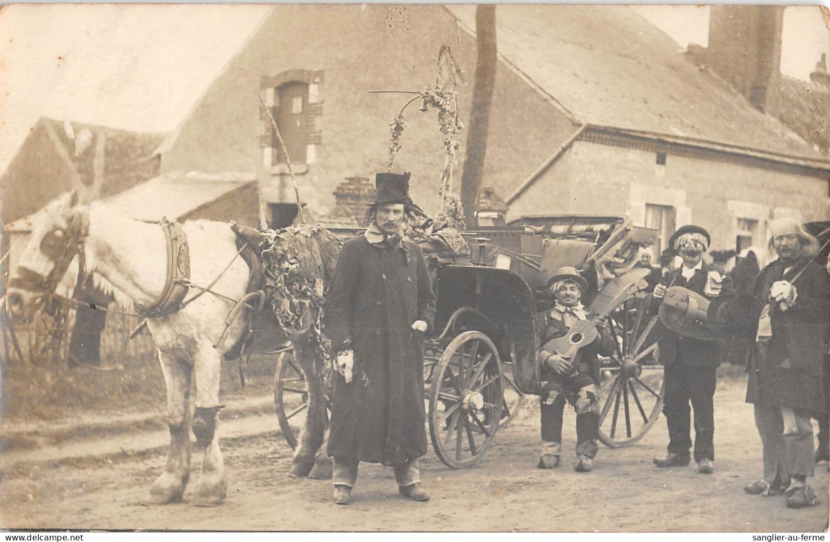 CPA 45 SULLY SUR LOIRE CARTE PHOTO DE LA CAVALCADE / L.MARCHAND SULLY - Sully Sur Loire