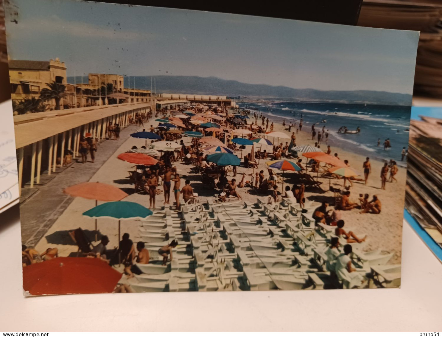 17 cartoline Cagliari anni 70, distributore ,spiaggia fel Poetto,piazza Jenne,piazza Garibaldi,viaRoma,bastioni S.Remy