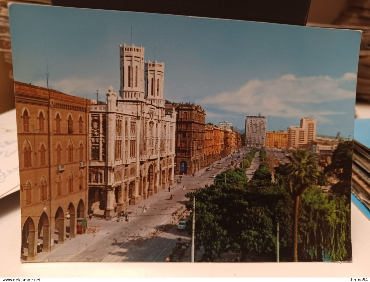 17 cartoline Cagliari anni 70, distributore ,spiaggia fel Poetto,piazza Jenne,piazza Garibaldi,viaRoma,bastioni S.Remy