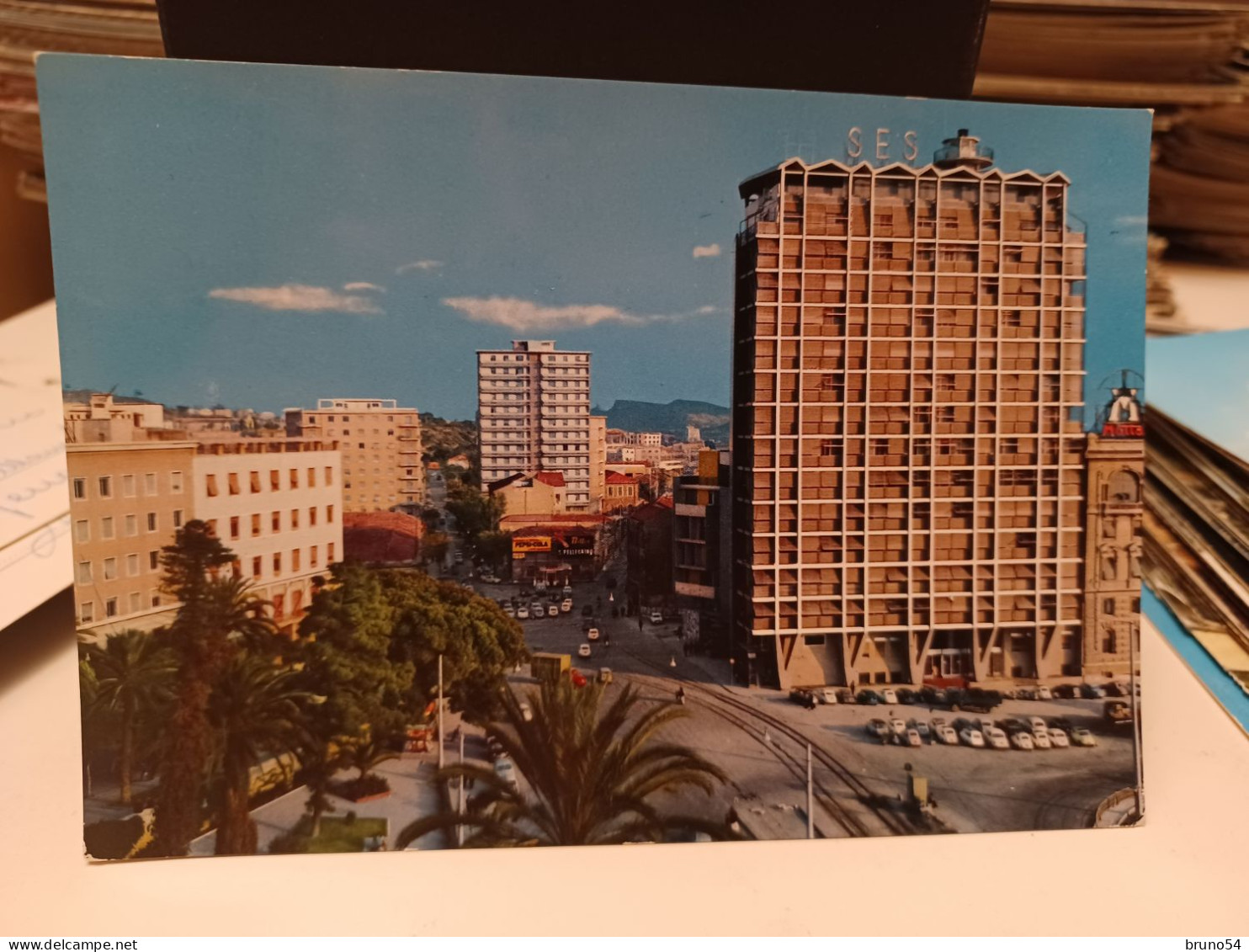 17 cartoline Cagliari anni 70, distributore ,spiaggia fel Poetto,piazza Jenne,piazza Garibaldi,viaRoma,bastioni S.Remy