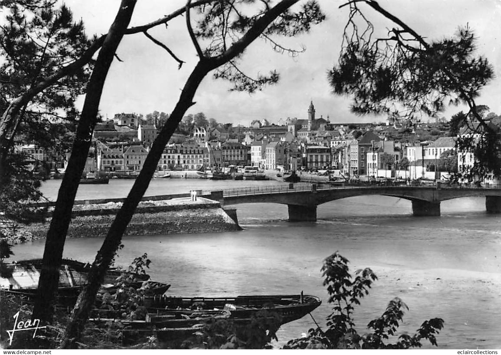 Audierne             29          Vue Du Port Et La Ville    10x15      (voir Scan) - Audierne