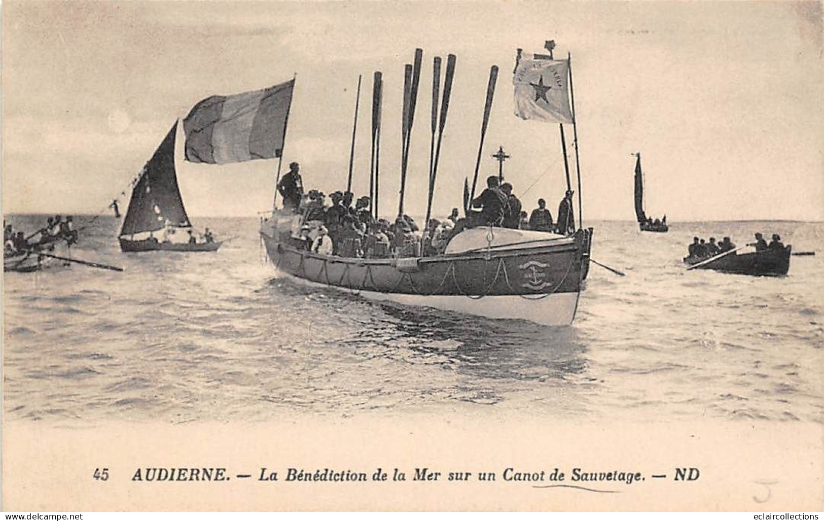 Audierne             29        Bénédiction De La Mer Sur Un Canot De Sauvetage      (voir Scan) - Audierne