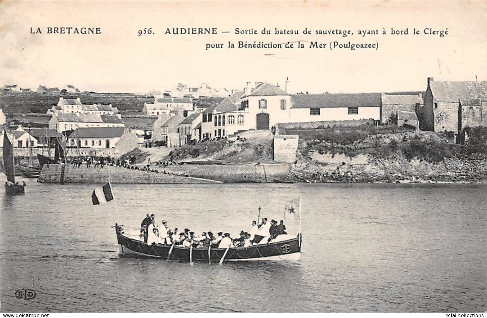 Audierne    29         Le Bateau De Sauvetage Ayant A Son Bord Le Clergé.Bénédicion De La Mer - Poulgoazec   (voir Scan) - Audierne