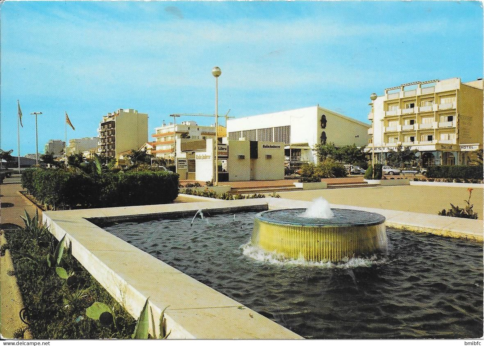 CANET-ST NAZAIRE EN ROUSSILLON - Place De La Méditerranée - Le Casino - Canet En Roussillon