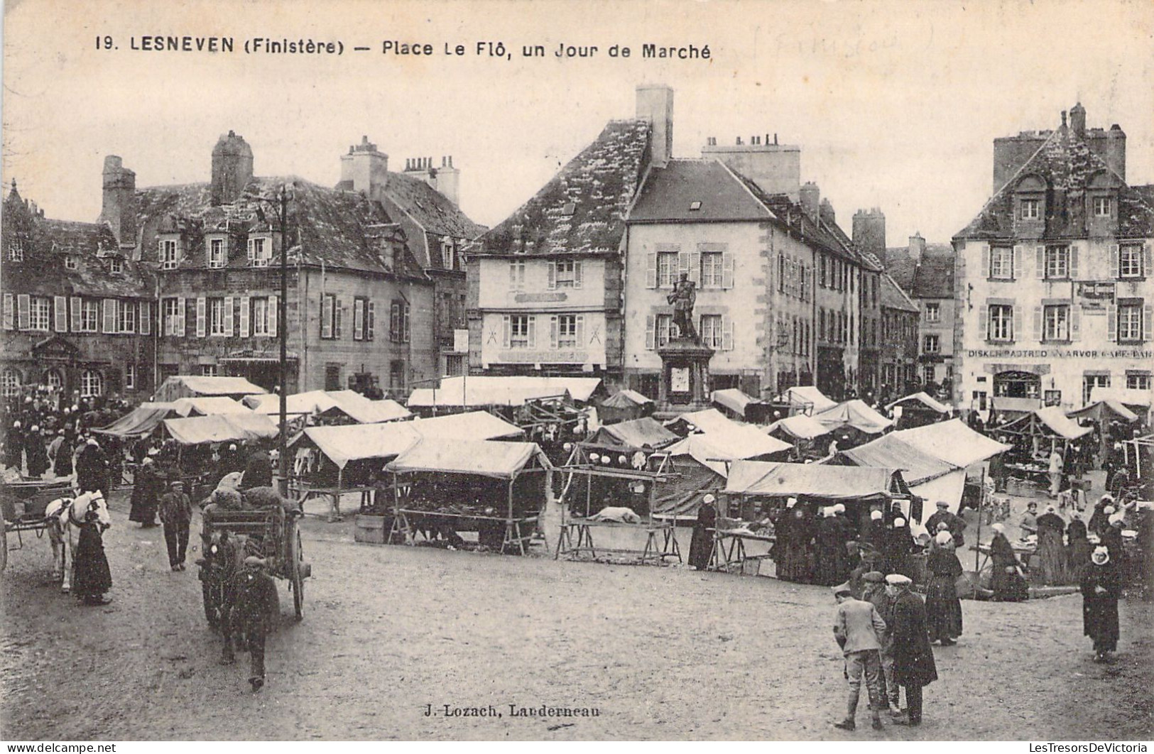 FRANCE - 29 - LESNEVEN - Place Le Flô Un Jour De Marché - Carte Postale Ancienne - Lesneven
