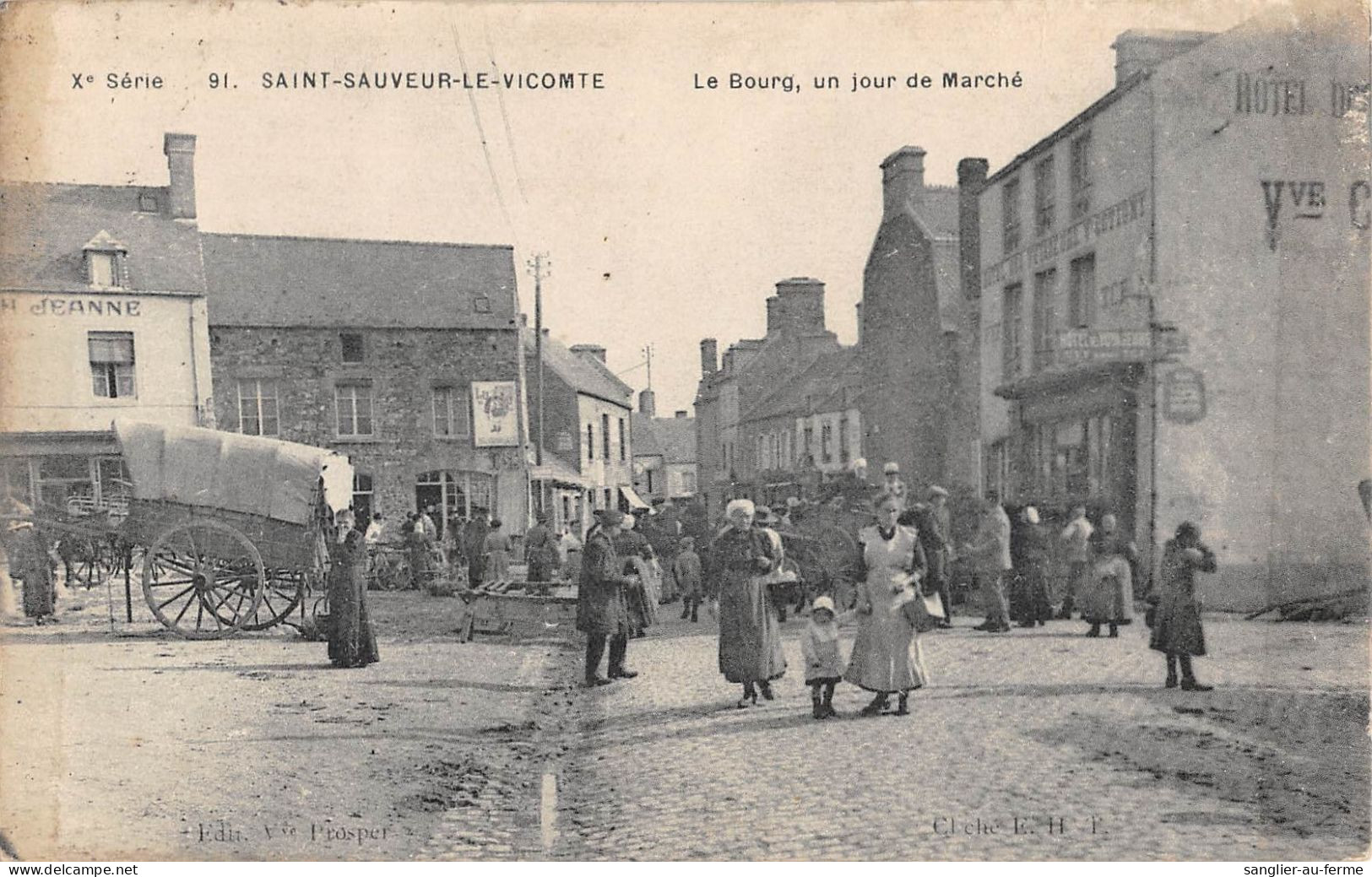 CPA 50 SAINT SAUVEUR LE VICOMTE LE BOURG UN JOUR DE MARCHE - Autres & Non Classés