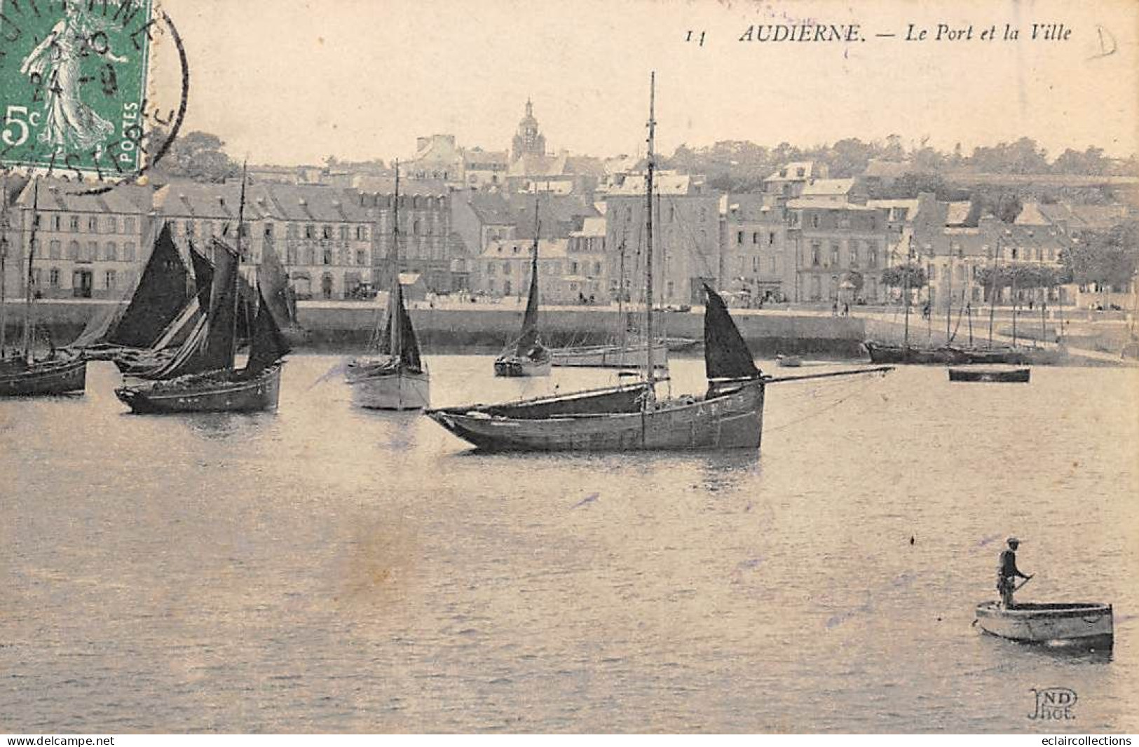 Audierne         29        Le Port Et Le Ville           (voir Scan) - Audierne