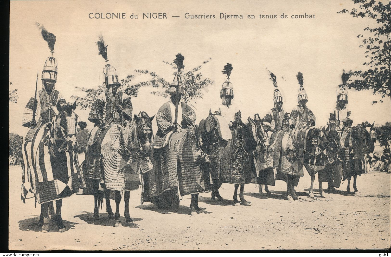 Colonie Du Niger --- Guerriers Djerma En Tenue De Combat - Niger