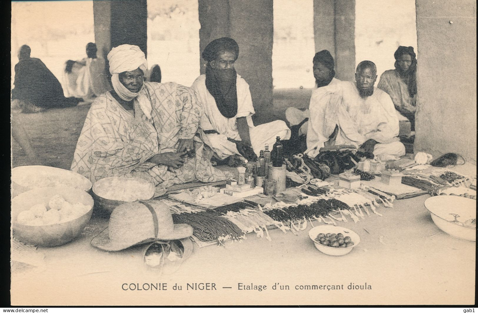 Colonie Du Niger ---  Etalage D'un Commercant Dioula - Niger