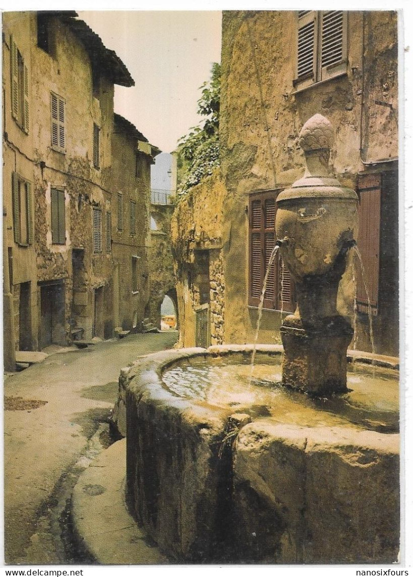 D 83  BARGEMON.  VIEILLE RUE ET FONTAINE. CARTE ECRITE - Bargemon