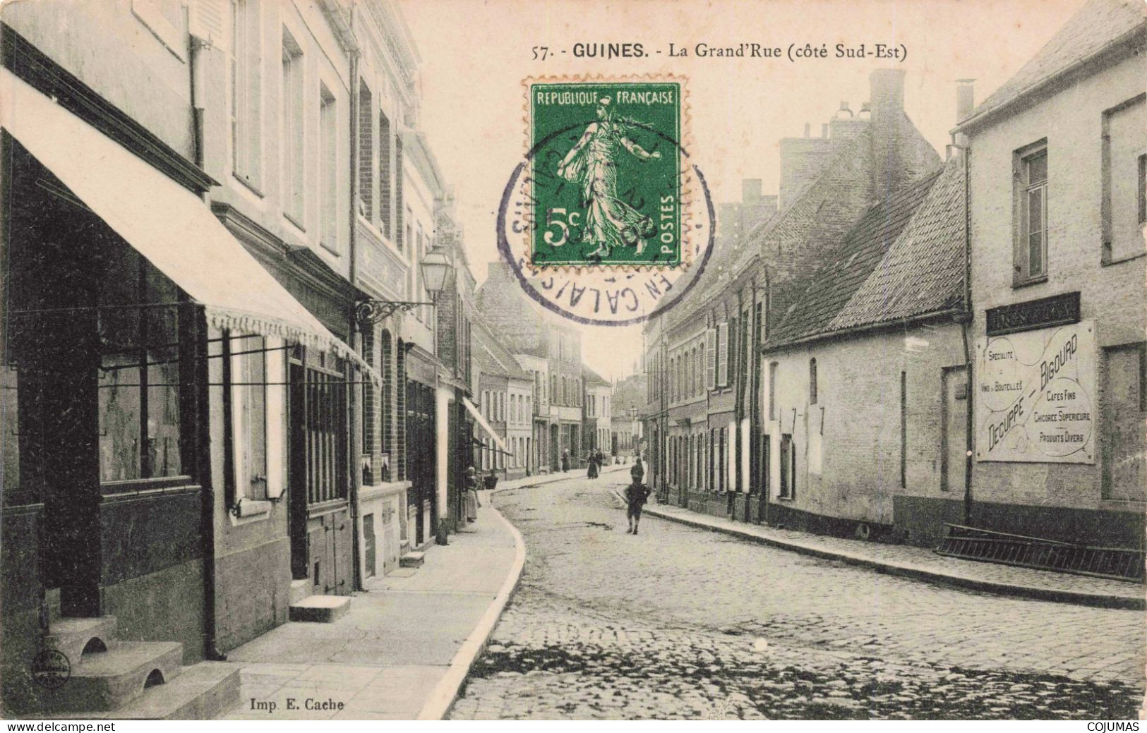 62 - GUINES - S14267 - La Grand'Rue - Côté Sud Est - Decuppe Bigourd Café - En L'état Pli -L23 - Guines